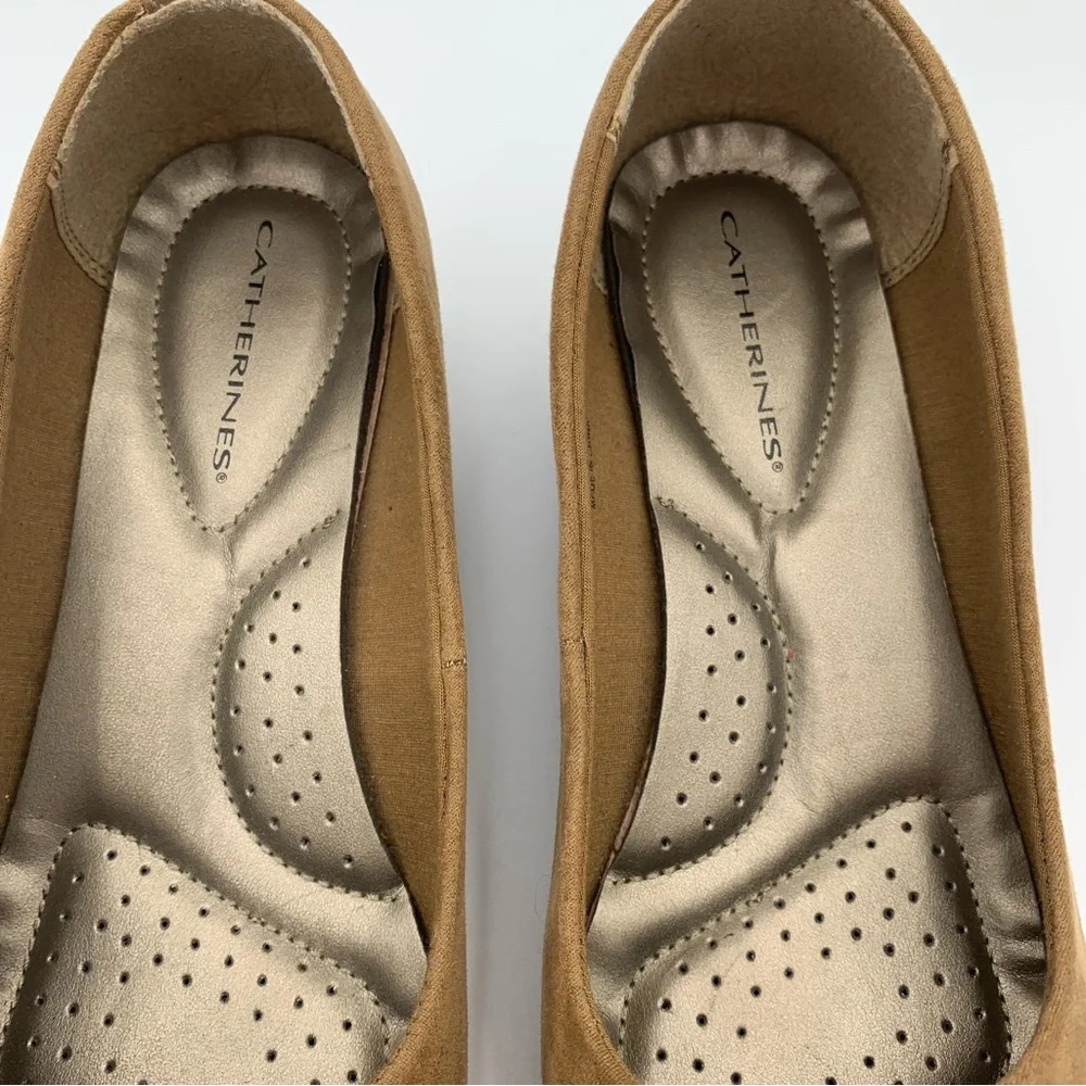 Catherine’s Wedge Heels Shoes Women Sz 9W WIDE Tan Faux Suede Comfort Bow Tassel